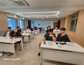 2026 취업역량강화프로그램&nbsp; ❍ 사 업 명 : 취업역량강화프로그램  ❍ 운영일시 : 2026. 7. 13.(월) 14:00~16:00 ❍ 장    소 : 칠보고등학교 ❍ 추진기관 : 정읍시일자리지원센터&nbsp; ❍ 대    상 : 관내 특성화고등학교 재학생(칠보고등학교 재학생) ❍ 강    사 : 이승호(현 정읍시환경교육센터 센터장)