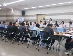 ♣ 2026 취업박람회 운영을 위한 기관, 기업 구축회의를 진행하였습니다.&nbsp;&nbsp;&nbsp; &nbsp;지역인재양성과 취업활성화를 위해 다양한 의견을 나누고 협력 방안을 모색하는 뜻깊은 시간을 가졌습니다 .&nbsp;&nbsp;(함께해 주신 기관, 기업 관계자 여러분의&nbsp; 관심과 협조에 감사드립니다 . )&nbsp;2026 정읍시&nbsp; 취업박람회 구축회의&nbsp;□ 일&nbsp; &nbsp; 시 : 2026. 6. 10.(수) 11:00~13:00□&nbsp;장&nbsp; &nbsp; 소 : 정읍시일자리지원센터&nbsp; 대회의실&nbsp;(정읍시 수성택지 3길 28, 2층)□&nbsp;대&nbsp; &nbsp; 상 : 취업박람회 참여 확정 기업 및 기관 관계자 약 30명&nbsp;□ 주요내용 :&nbsp;&nbsp; &nbsp; - 박람회 운영 계획 및 일정 안내&nbsp;&nbsp; &nbsp; - 부스 구성 및 공간 배치 사전 협의&nbsp; &nbsp; - 기업, 기관별 운영 사항 및 협조 요청, 기타 질의응답 및 건의사항 수렴&nbsp;